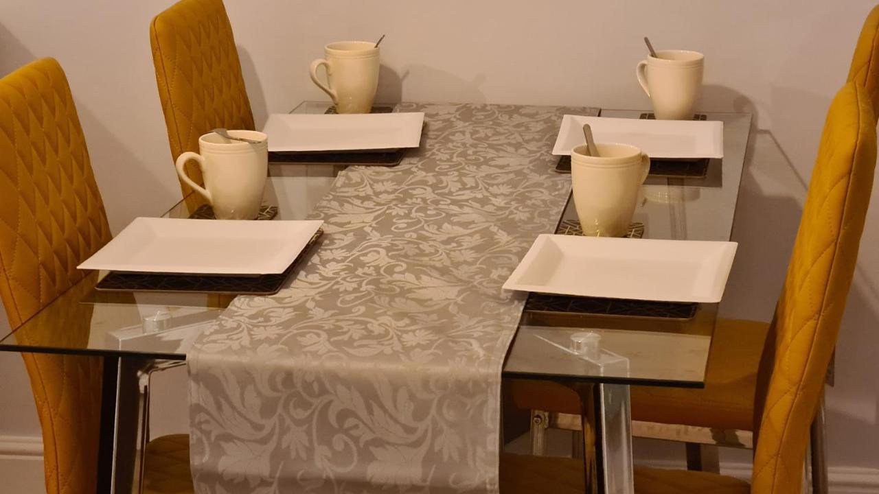 Spacious 3 Bedroom House, 6 Beds In Spondon, Derby With Parking Extérieur photo