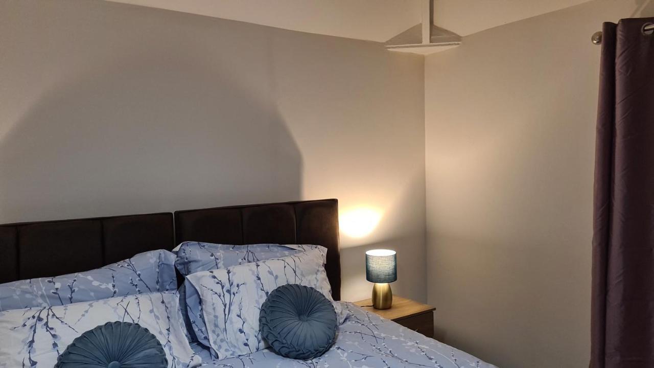 Spacious 3 Bedroom House, 6 Beds In Spondon, Derby With Parking Extérieur photo