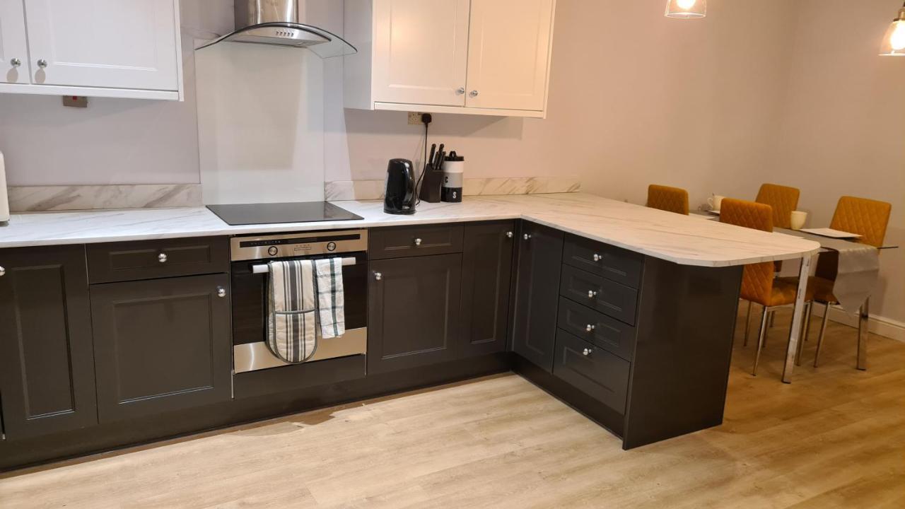 Spacious 3 Bedroom House, 6 Beds In Spondon, Derby With Parking Extérieur photo